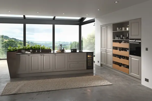 Neutral traditional shaker with oak open drawers